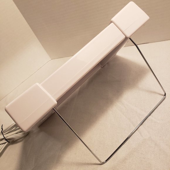 LIGHTED MAKEUP MIRROR by JERDON - FIRST CLASS - MODEL J1010 - MIRROR 6.5" x 6" - Picture 11 of 15